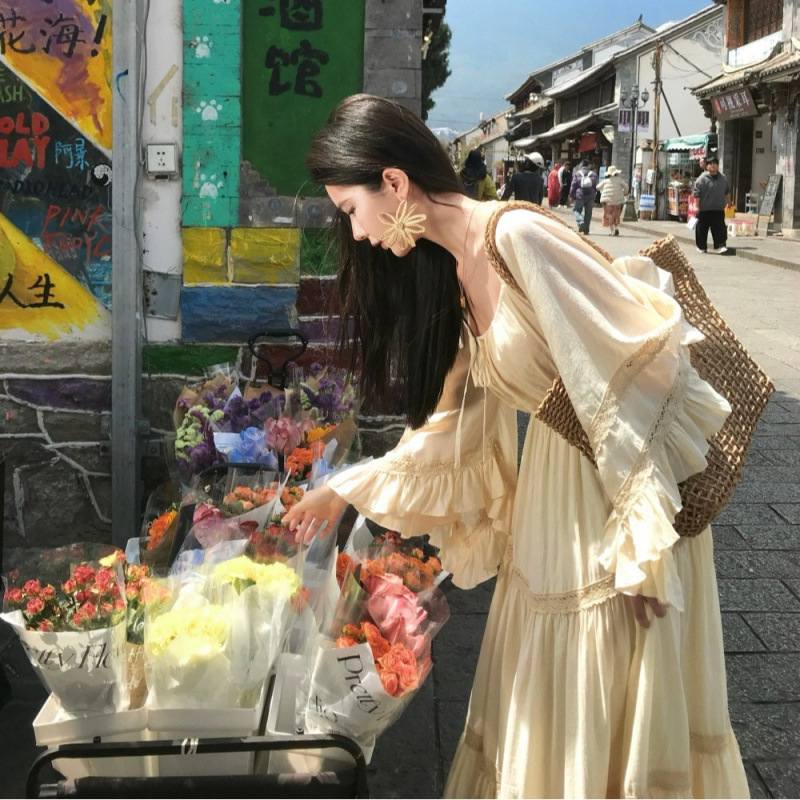 New Elegant Square Neck Trumpe - Embellish Knit 评论和价格